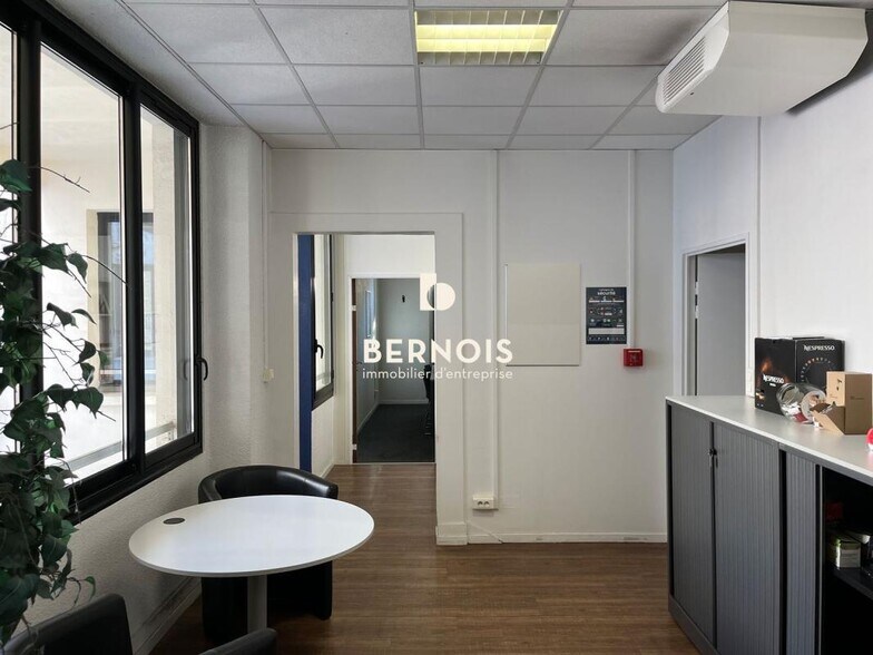 Office in Toulon for sale - Interior Photo - Image 1 of 9