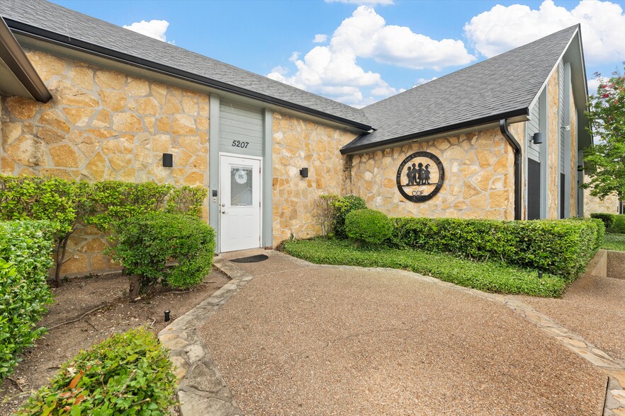 5207 Lake Shore Dr, Waco, TX for rent - Building Photo - Image 1 of 7