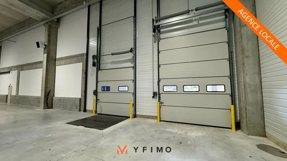 Light Industrial in Élancourt to rent - Interior Photo - Image 3 of 11