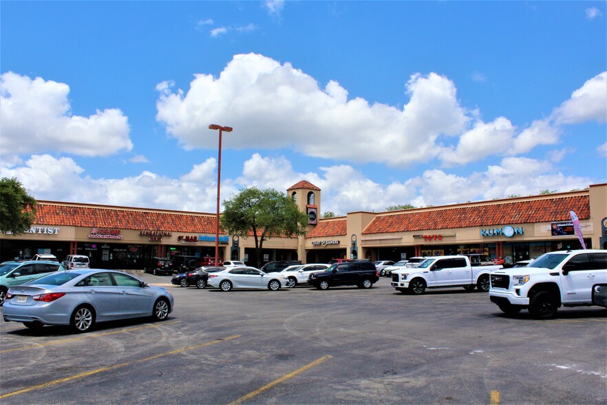 2800-2864 Thousand Oaks Dr, San Antonio, TX for rent - Building Photo - Image 3 of 12