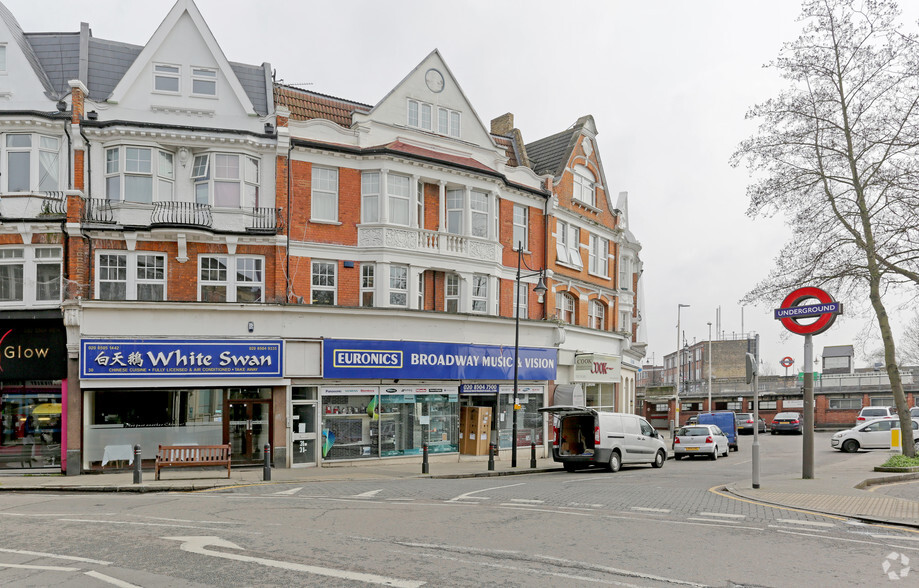 31 The Broadway, Woodford Green for sale - Primary Photo - Image 1 of 1