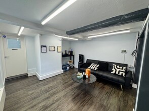 207 High St, Waltham Cross to rent Interior Photo- Image 1 of 4