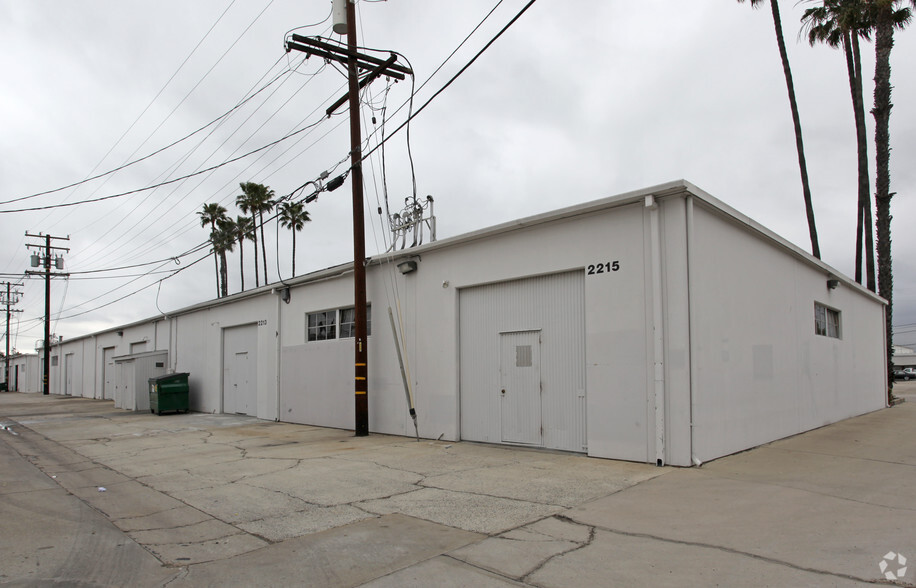 2203-2215 S Grand Ave, Santa Ana, CA for rent - Building Photo - Image 3 of 7