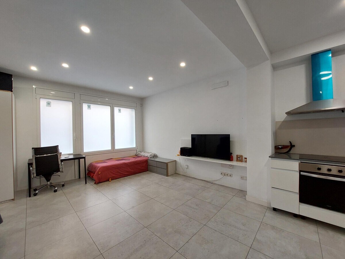 Barcelona, BAR 08016 - Unit - -  - Interior Photo - Image 1 of 9