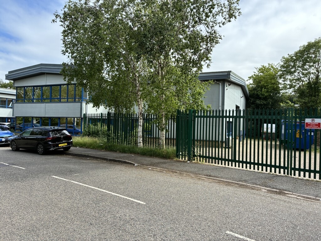 St. James Rd, Brackley to rent Primary Photo- Image 1 of 6