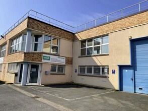 Light Industrial in Ivry-sur-Seine to rent Building Photo- Image 1 of 3