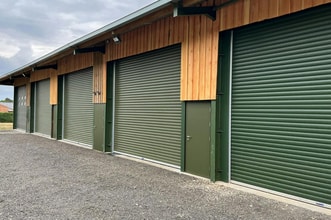 B4011 Aylesbury, Aylesbury to rent Building Photo- Image 1 of 5