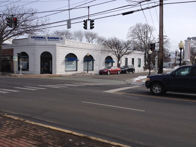 136 W Main St, Babylon, NY for sale - Building Photo - Image 1 of 1