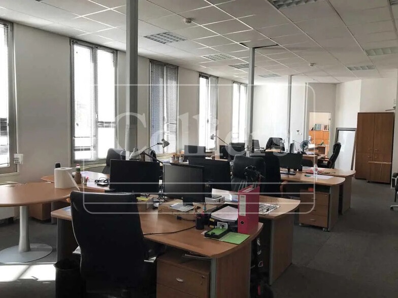 Office in Marseille to rent - Interior Photo - Image 3 of 15