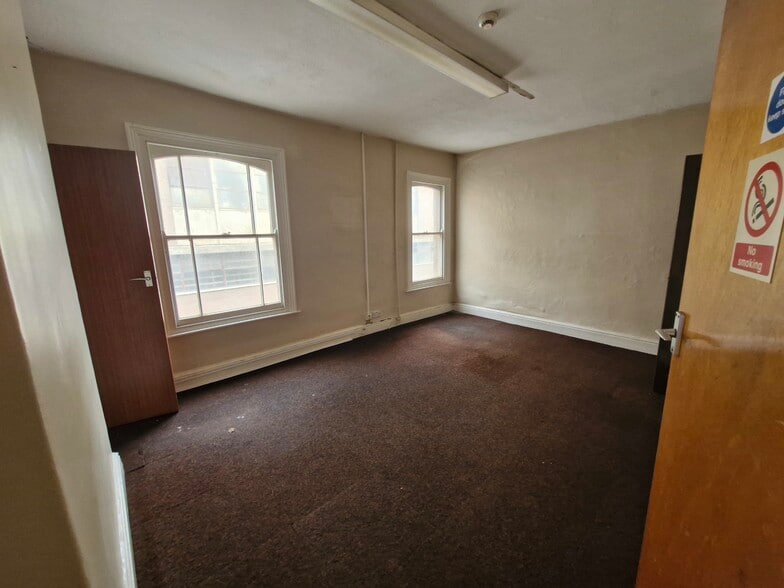 Waverley Rd, Sheffield to rent - Building Photo - Image 3 of 6