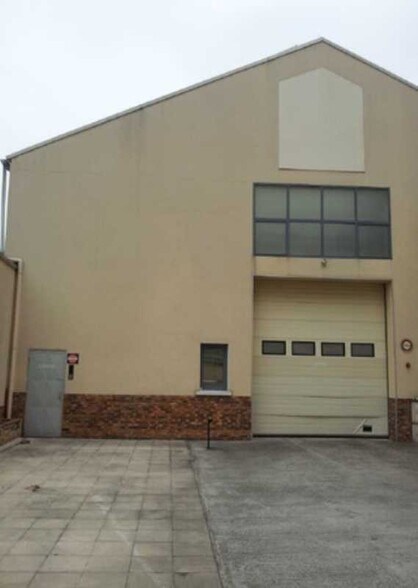 Office in Ivry-sur-Seine to rent - Building Photo - Image 1 of 9