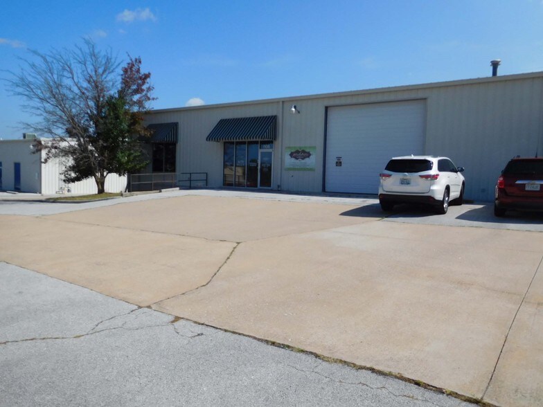 1106 Eaglecrest St, Nixa, MO for sale - Primary Photo - Image 1 of 1