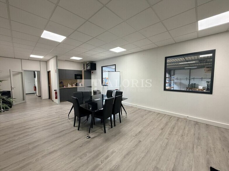 Light Industrial in Limonest for sale - Interior Photo - Image 3 of 7