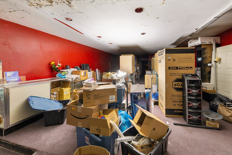 10 S 4th Ave & 9 S 5th Ave portfolio of 2 properties for sale on LoopNet.co.uk - Building Photo - Image 3 of 6