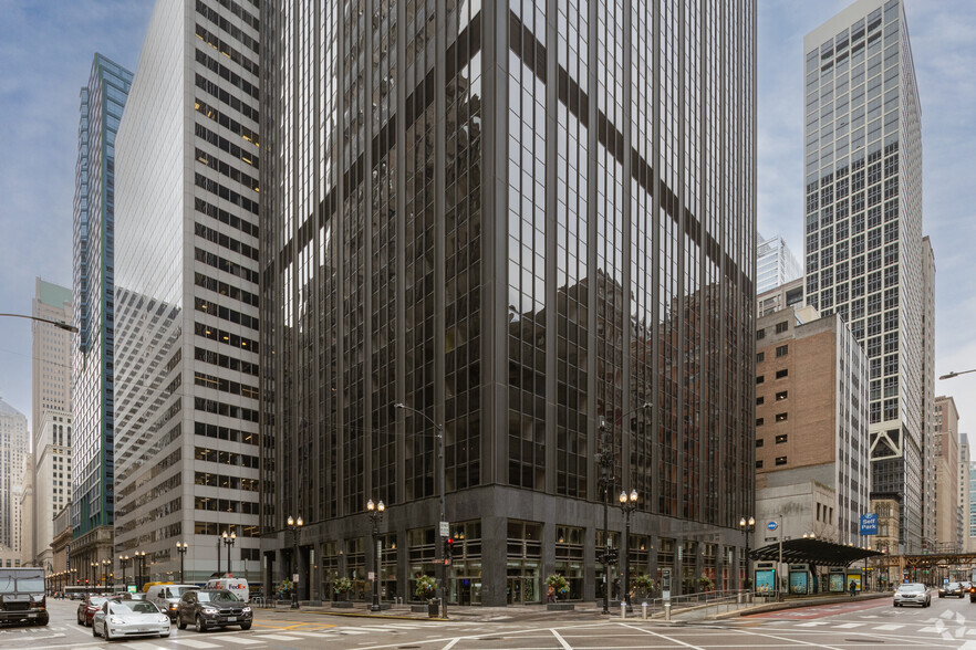 30 N LaSalle St, Chicago, IL for rent - Building Photo - Image 2 of 15