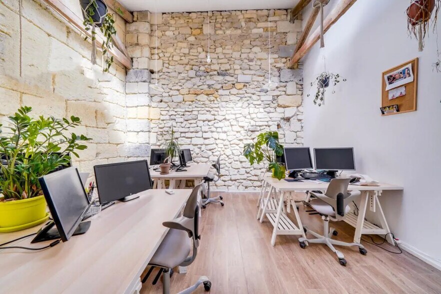 Office in Bordeaux to rent - Building Photo - Image 2 of 6