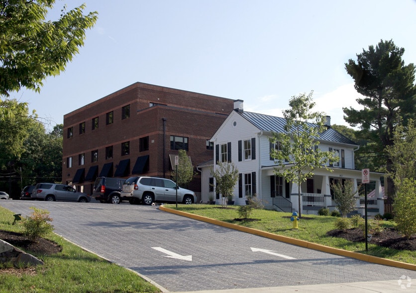 812 Amherst St, Winchester 22601 UK