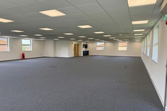 4240 Park Appr, Leeds to rent Interior Photo- Image 2 of 7