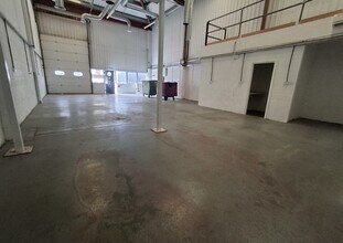 Mile Rd, Bedford to rent Interior Photo- Image 2 of 3