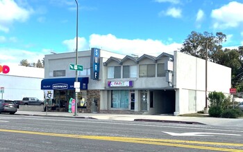 22026-22030 Ventura Blvd, Woodland Hills, CA for rent Building Photo- Image 1 of 9