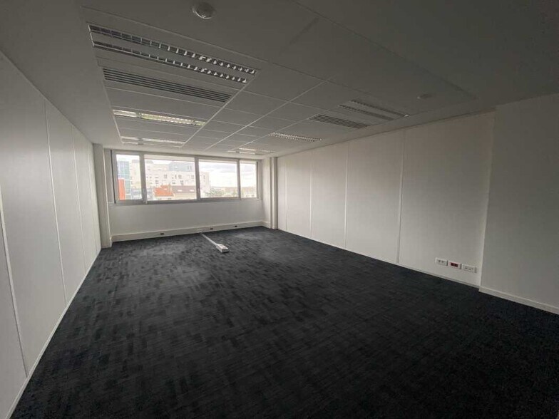 Office in Ivry-sur-Seine to rent - Building Photo - Image 3 of 15