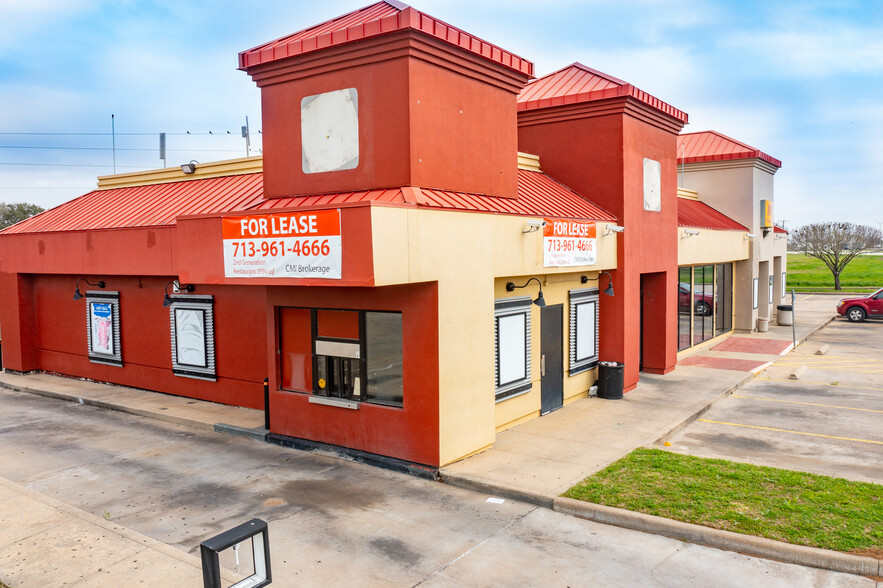 1721 S Mechanic St, El Campo, TX for rent - Building Photo - Image 1 of 11