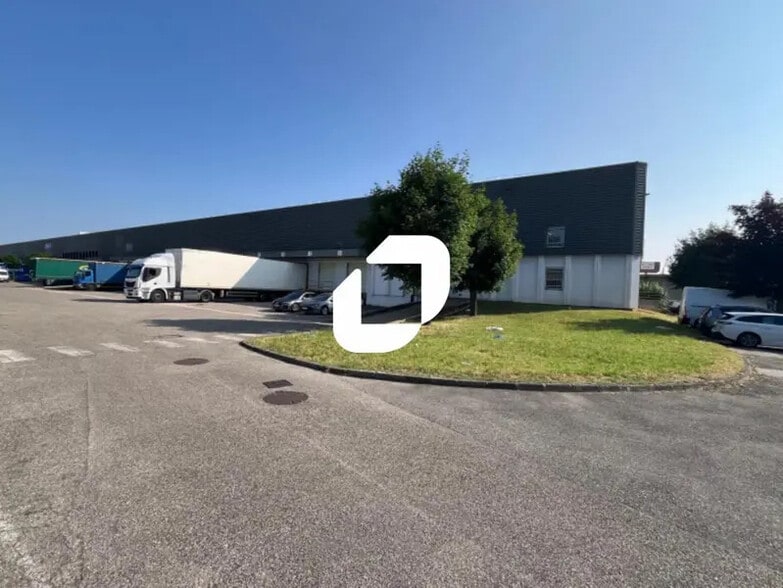 Industrial in Vénissieux to rent - Building Photo - Image 2 of 16