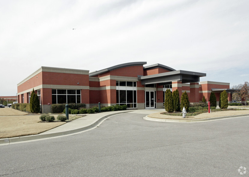 99 Market Center Dr, Collierville, TN for rent - Primary Photo - Image 1 of 3