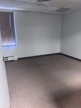 11-21 N Skokie Hwy, Lake Bluff, IL to rent Interior Photo- Image 1 of 7