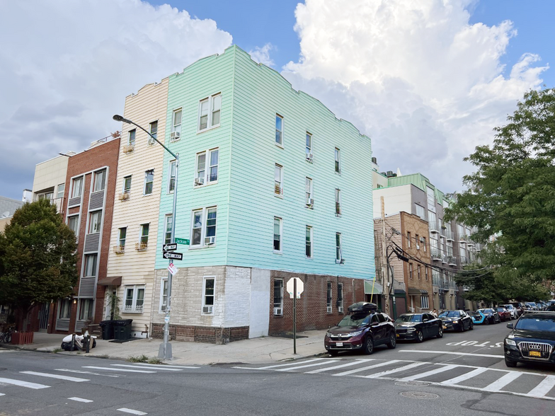 366 Manhattan Ave, Brooklyn, NY for sale - Building Photo - Image 1 of 1