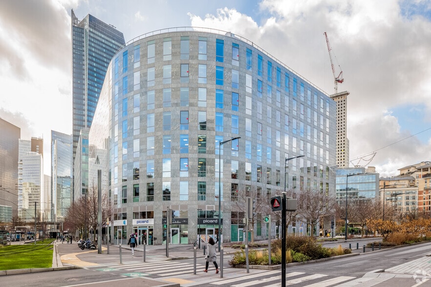 2-14 rue Berthelot, Courbevoie to rent - Primary Photo - Image 1 of 4