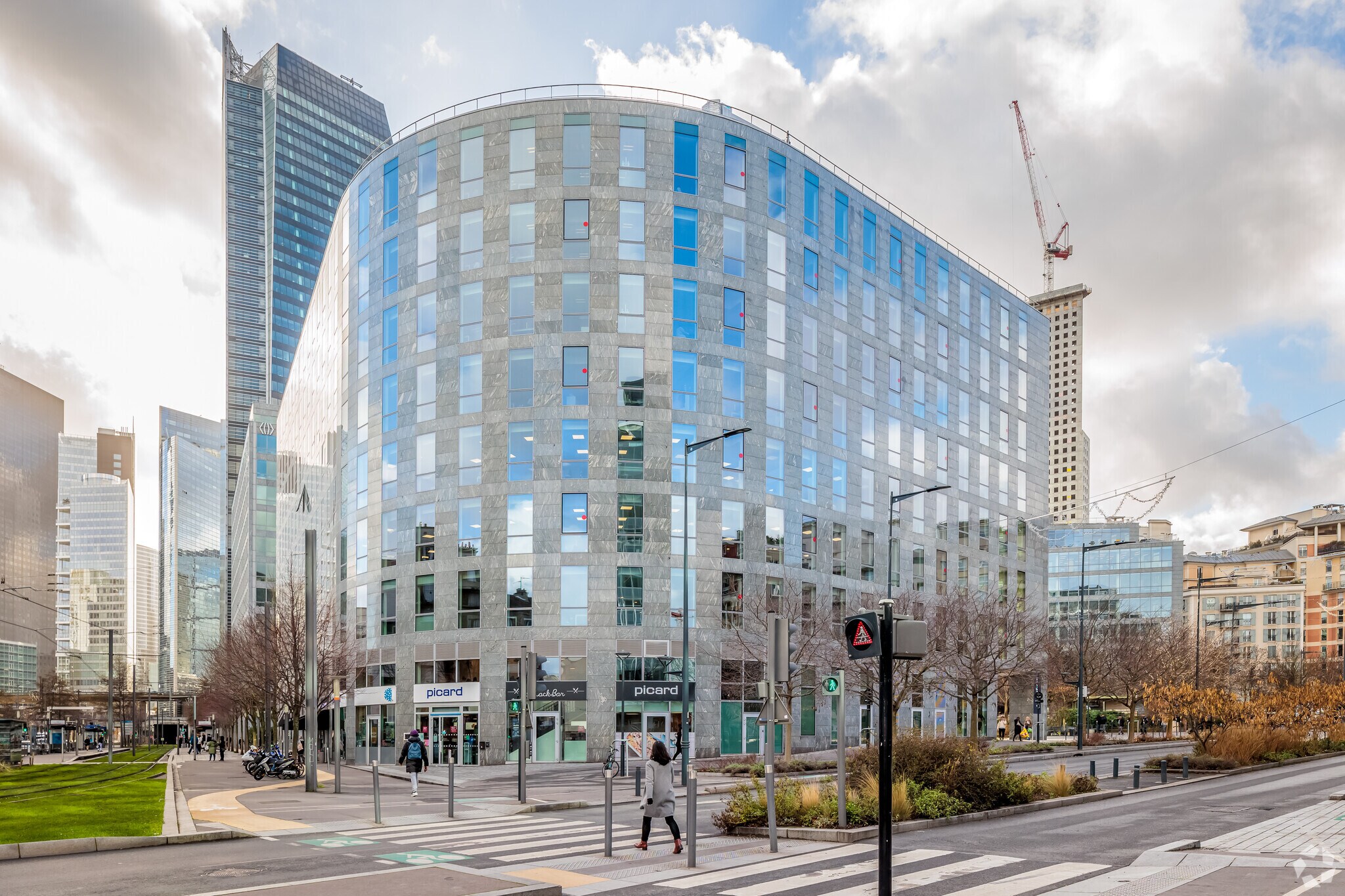 2-14 rue Berthelot, Courbevoie to rent Primary Photo- Image 1 of 5