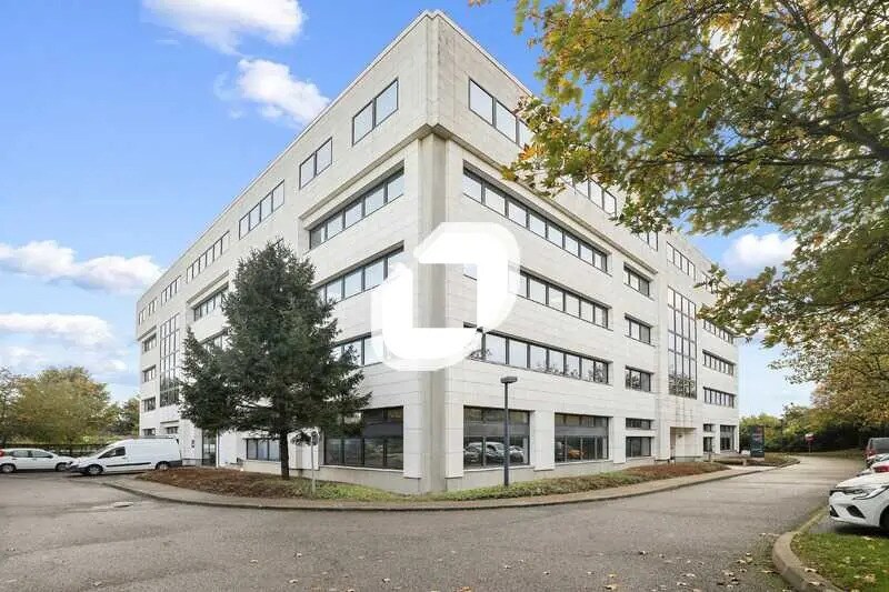 Light Industrial in Rungis to rent Building Photo- Image 1 of 12