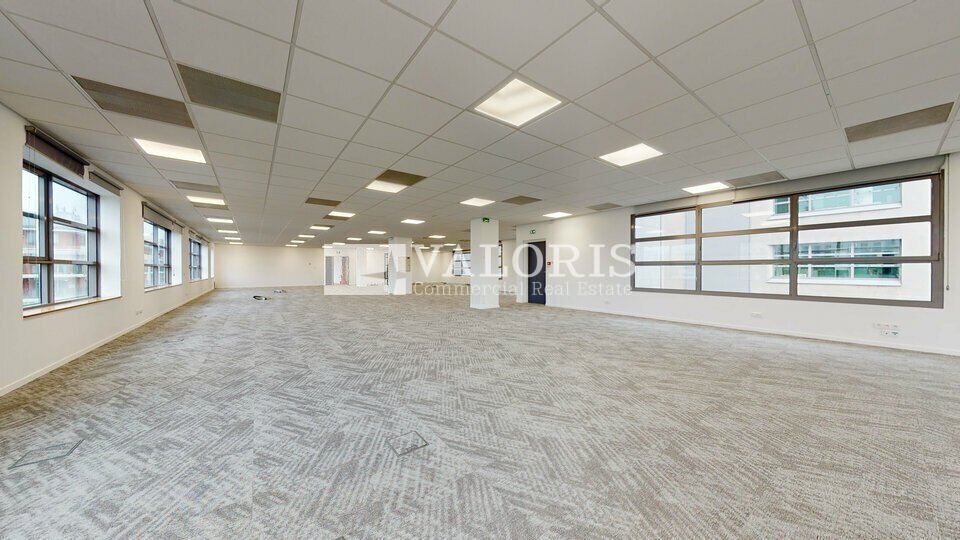 Office in Villeurbanne to rent - Building Photo - Image 1 of 8