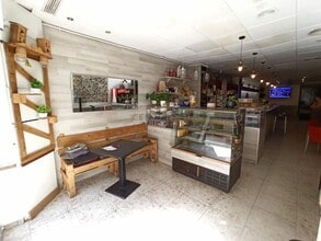 Retail in Barcelona, Barcelona to rent Interior Photo- Image 2 of 11