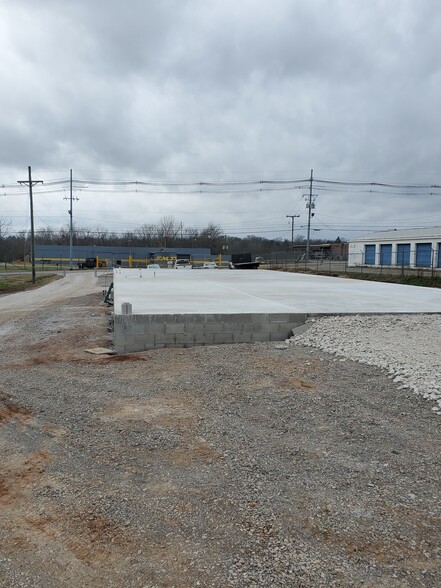 124-126 Industrial Park Rd, Sweetwater, TN for sale - Construction Photo - Image 1 of 1