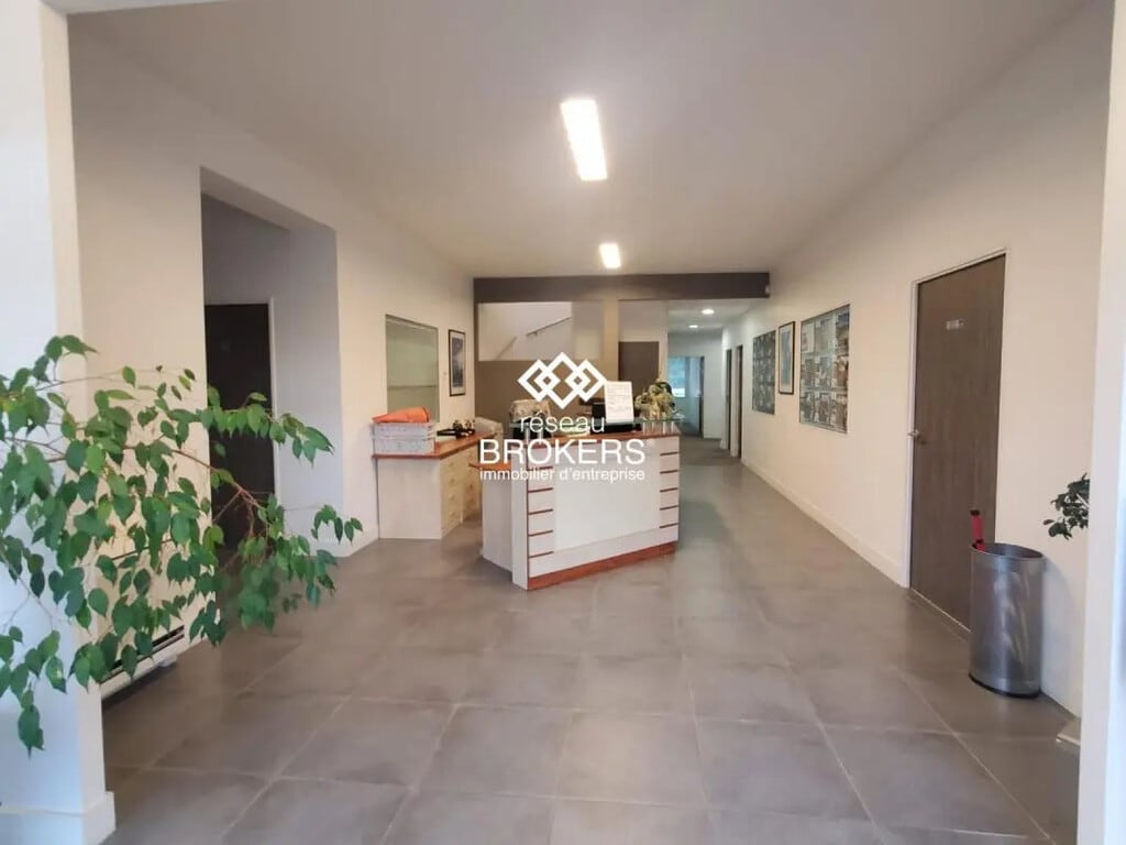 Vente Bureaux 744 m² - Photo 1