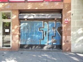 Retail in Barcelona, Barcelona to rent Building Photo- Image 2 of 14