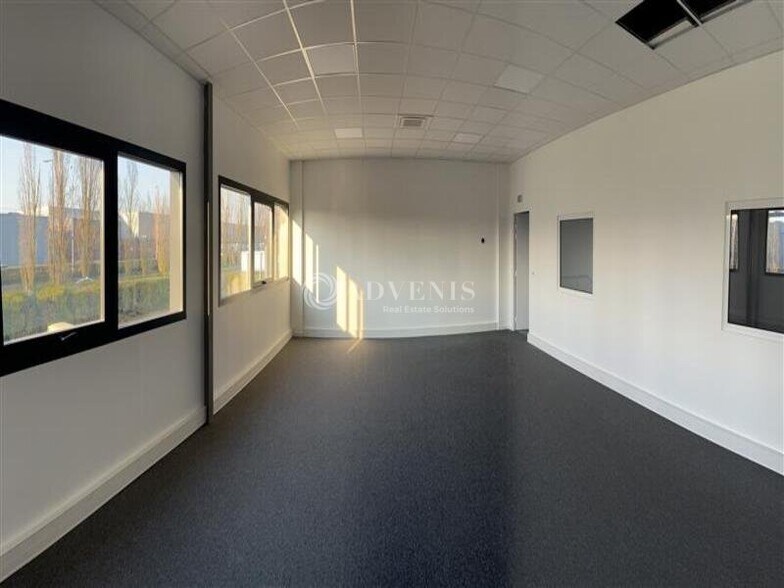 3 Allée Des Aulnes, Trappes to rent - Interior Photo - Image 3 of 7
