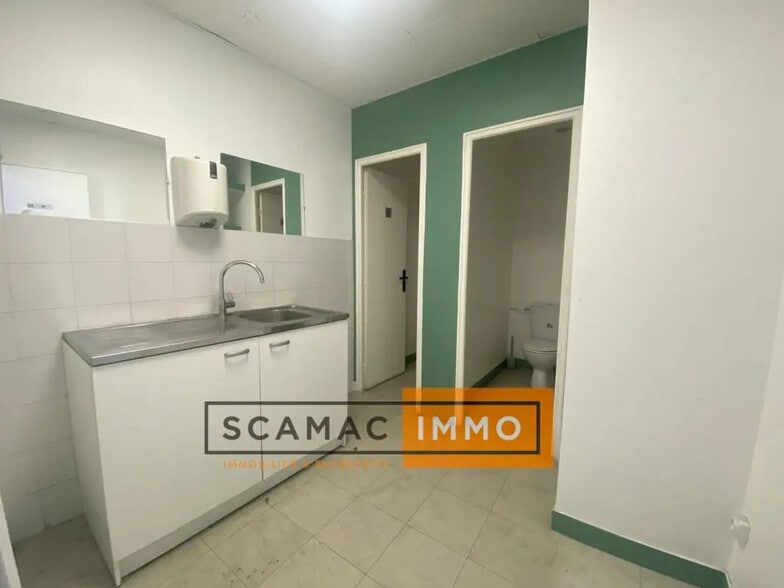 Office in Marseille for sale - Building Photo - Image 3 of 9