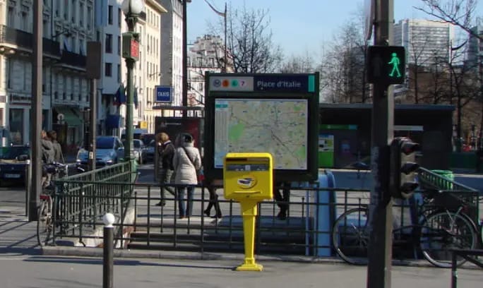 Location Commerce 949 m² - Photo 1