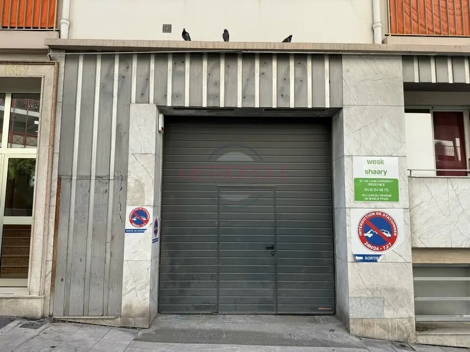 Location Commerce 1 073 m² - Photo 1