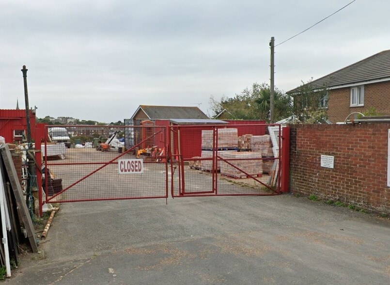 The Needles Residential & Commercial portfolio of 4 properties for sale on LoopNet.co.uk - Building Photo - Image 2 of 4