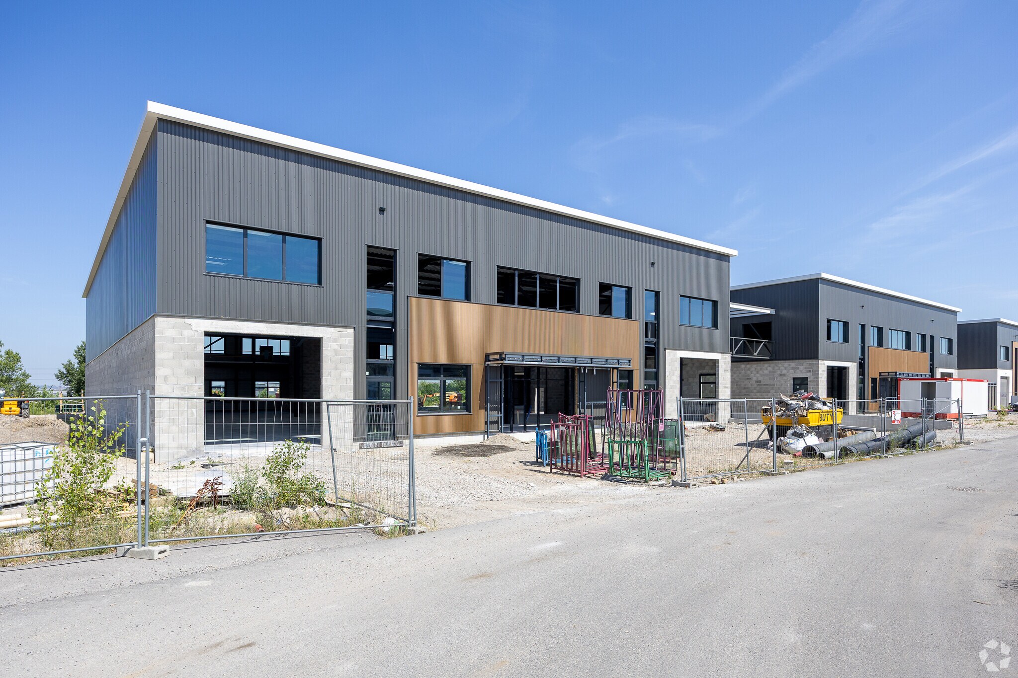 25 Route De Lyon, Saint-Priest to rent Primary Photo- Image 1 of 3