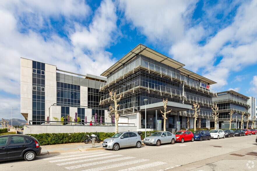 Office in El Prat de Llobregat, Barcelona to rent - Building Photo - Image 3 of 4