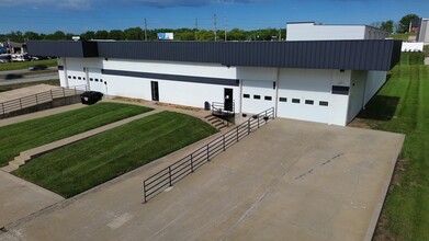 1100 NW Valley Ridge Dr, Grain Valley, MO for rent Building Photo- Image 1 of 8