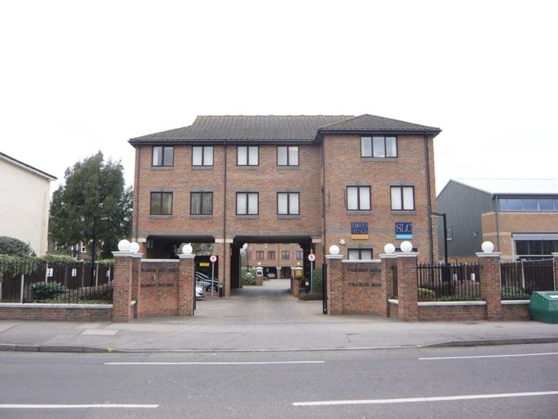 Portsmouth Rd, Esher for sale - Building Photo - Image 2 of 24