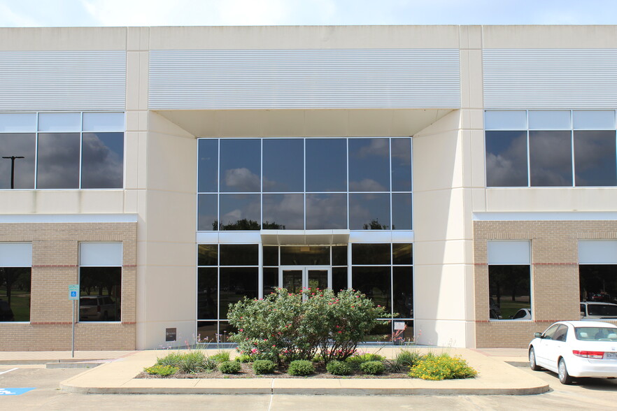 1700 Research Pky, College Station, TX for rent - Building Photo - Image 3 of 15