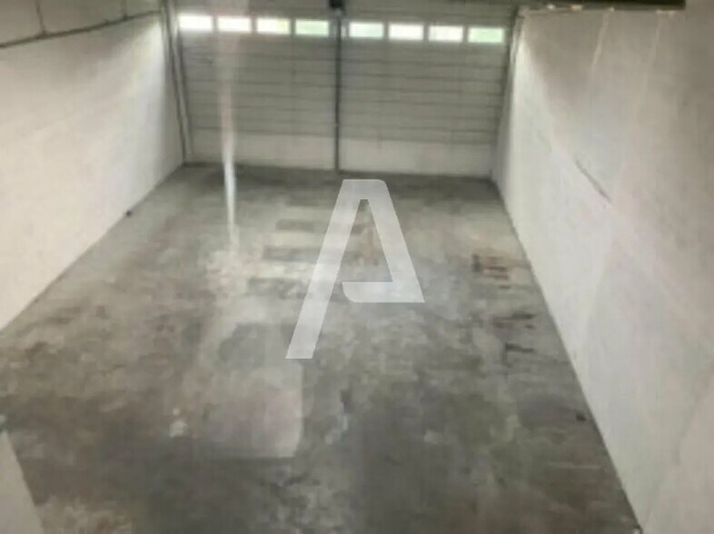 Light Industrial in Vitry-sur-Seine to rent - Building Photo - Image 3 of 5