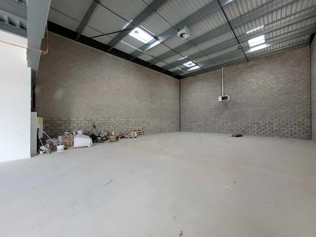 Light Industrial in Corbeil-Essonnes to rent Building Photo- Image 1 of 5